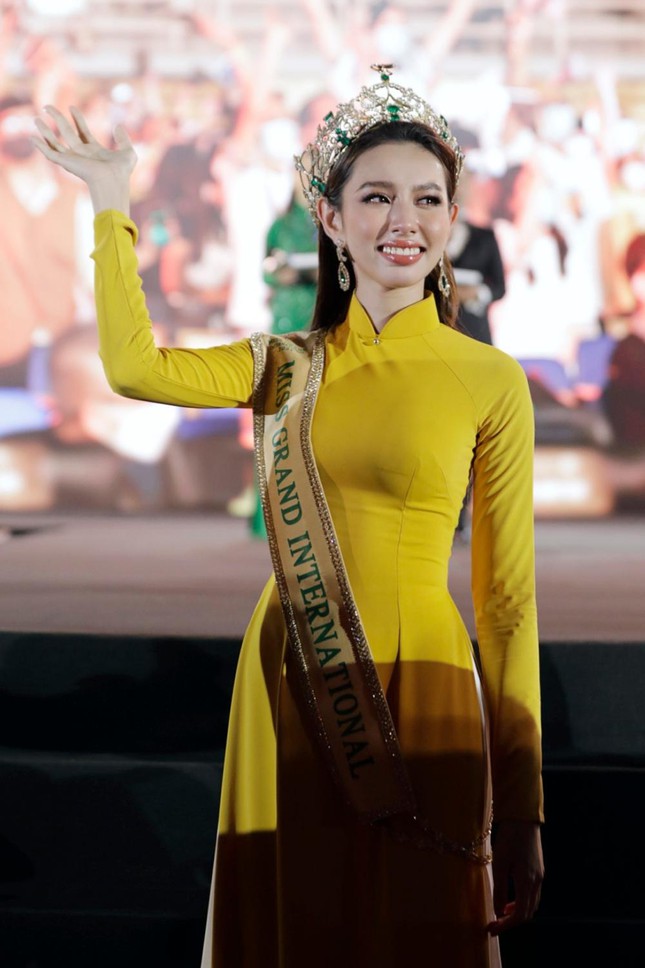 Hoa hậu Thùy Tiên lên tiếng phân trần lý do để mẹ bắt xe ôm công nghệ về giữa sự kiện - Ảnh 2