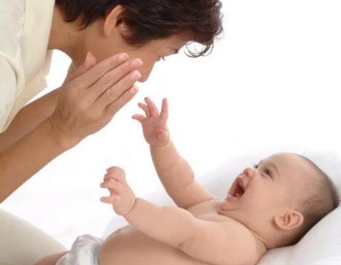 Cách tăng cường phát triển trí não cho em bé của bạn ngay từ những khoảnh khắc đầu đời mà ba mẹ nên để tâm - Ảnh 4