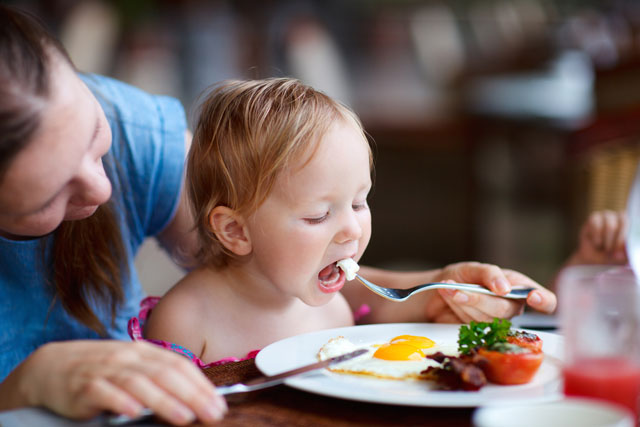 Món ăn quen thuộc mỗi sáng của mọi gia đình là Trứng nhưng liệu trẻ em ăn trứng vào bữa sáng hàng ngày có thực sự an toàn không? - Ảnh 3