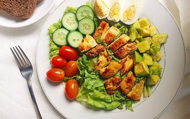 10 công thức chế biến salad ức gà ngon hết nấc cho người eat clean - Ảnh 8
