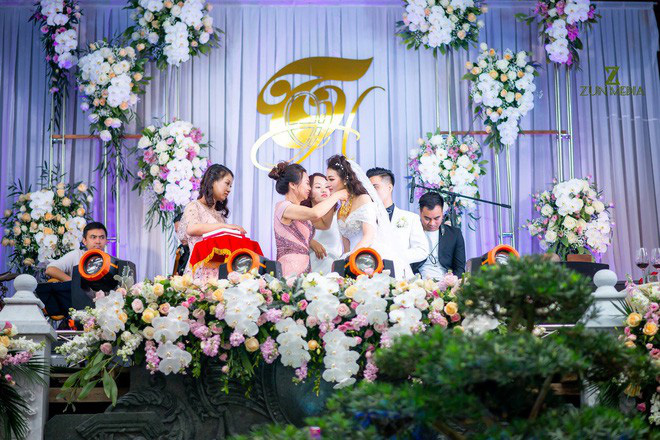 Cô dâu 'vàng đeo trĩu cổ' sống trong lâu đài 7 tầng ở Nam Định: Bố mẹ cho 200 cây vàng, 2 sổ đỏ và rước dâu bằng Rolls-Royce Phantom 35 tỷ - Ảnh 7