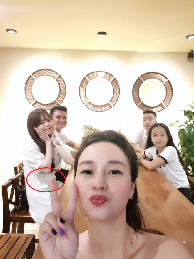 Huỳnh Anh (bạn gái Quang Hải) bị fan phát hiện vòng bụng lớn 'bất thường' - Ảnh 3