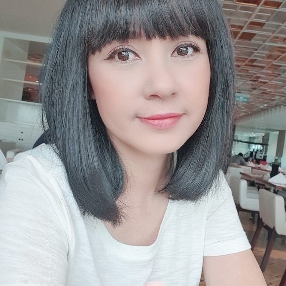 'Người đẹp Tây Đô' Việt Trinh đổi kiểu tóc búp bê khiến ai cũng xuýt xoa - Ảnh 4