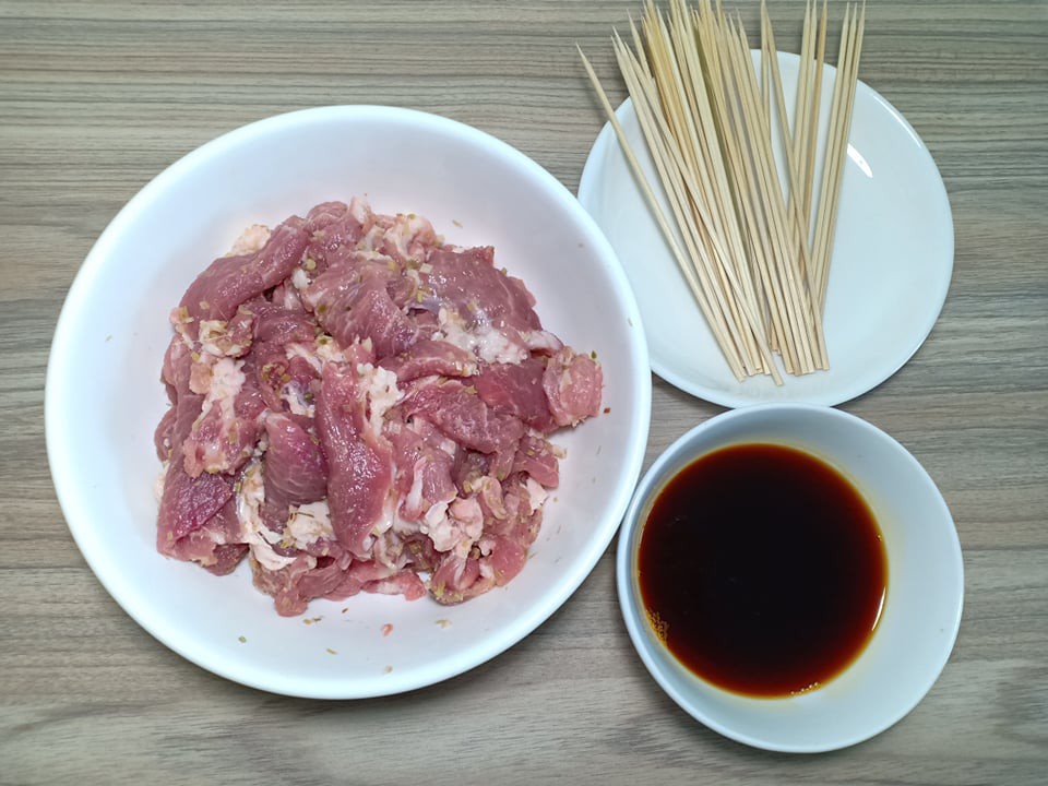 Chẳng cần bếp nướng bạn cũng có thể làm món thịt xiên nướng kiểu Nhật đậm đà thơm ngon - Ảnh 3