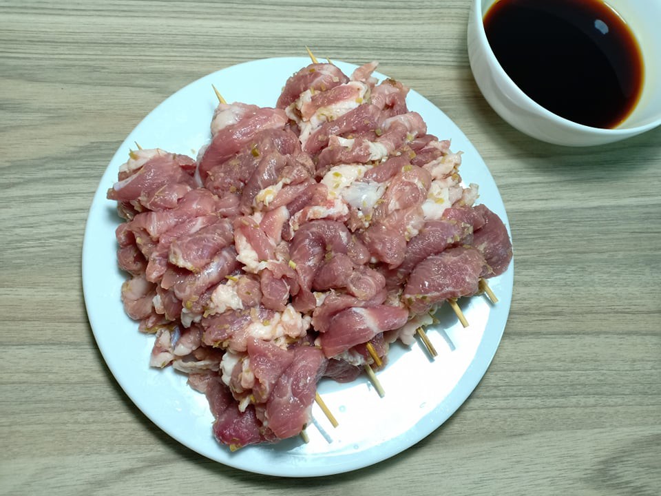 Chẳng cần bếp nướng bạn cũng có thể làm món thịt xiên nướng kiểu Nhật đậm đà thơm ngon - Ảnh 4