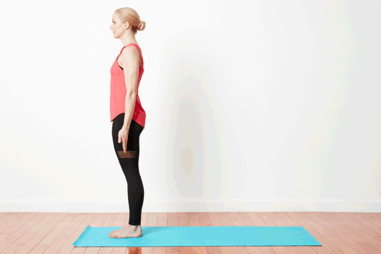 Khởi động tập yoga giảm mỡ bụng với tư thế Mountain Pose