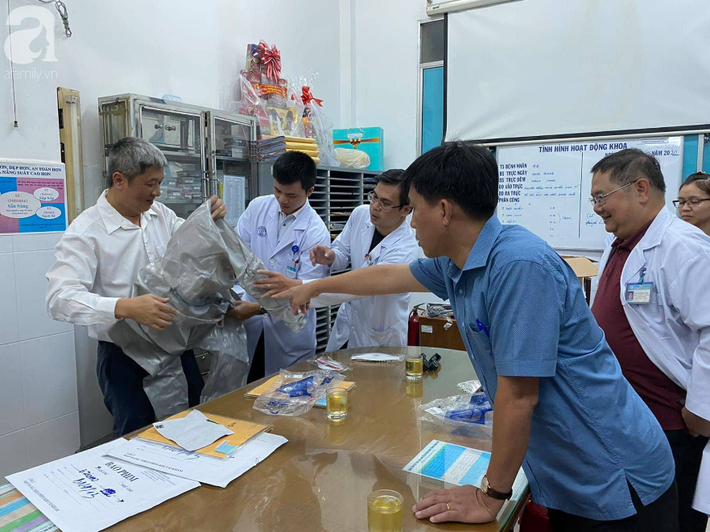 Phát hiện 2 ca nhiễm virus corona đầu tiên tại Việt Nam, Thứ trưởng Bộ Y tế tức tốc vào Nam chống dịch - Ảnh 2