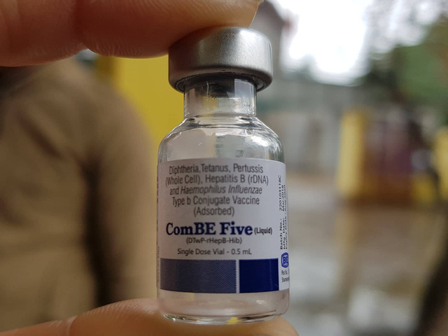 Sau tiêm vaccine ComBE Five: Theo dõi bé kể cả trong đêm ngủ - Ảnh 1