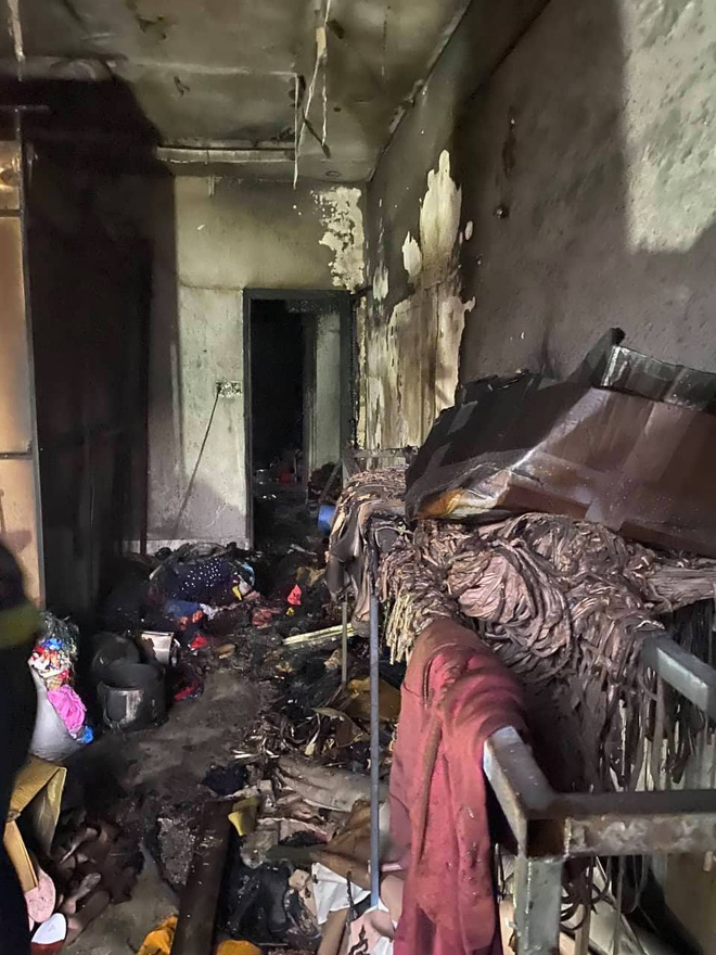 TP. HCM: Cháy 2 căn nhà lúc rạng sáng mùng 1 Tết, 5 người được giải cứu nhưng nhiều xe máy bị thiêu rụi - Ảnh 4