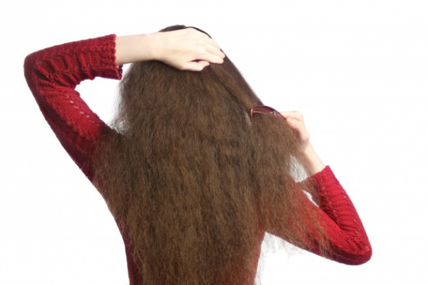 Bỏ ngay 9 thói quen chăm sóc khiến tóc bị chẻ ngọn, khô xơ - Ảnh 6