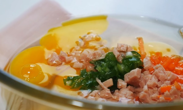 Làm bữa tối nhanh gọn với kimbap cuộn trứng rong biển chuẩn vị Hàn Quốc - Ảnh 2
