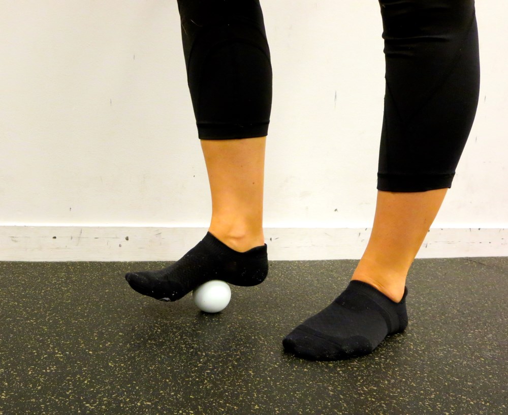 Thực hiện 5 động tác đơn giản này, tình trạng đau chân do mang giày cao gót sẽ biến mất tức khắc - Ảnh 4