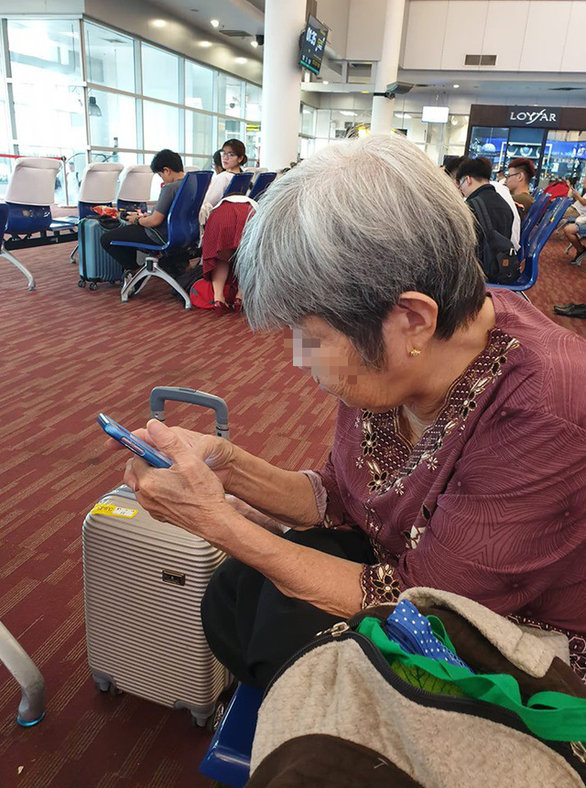 Cụ bà 76 tuổi trốn con cháu đi du lịch Thái Lan gây sốt cộng đồng mạng - Ảnh 1