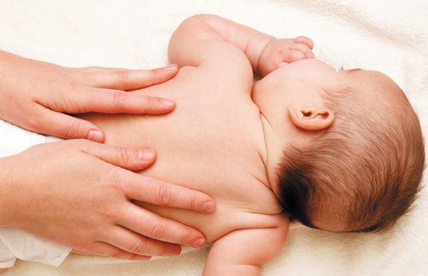 7 cách hạ sốt cho trẻ sơ sinh tại nhà không cần dùng thuốc - Ảnh 1