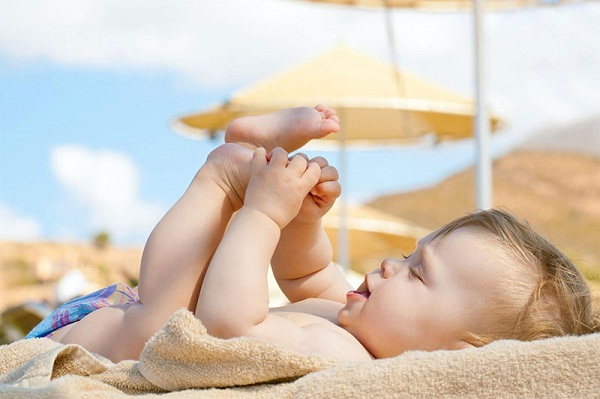 Dấu hiệu nhận biết và cách phòng tránh say nắng, say nóng ở trẻ nhỏ - Ảnh 2