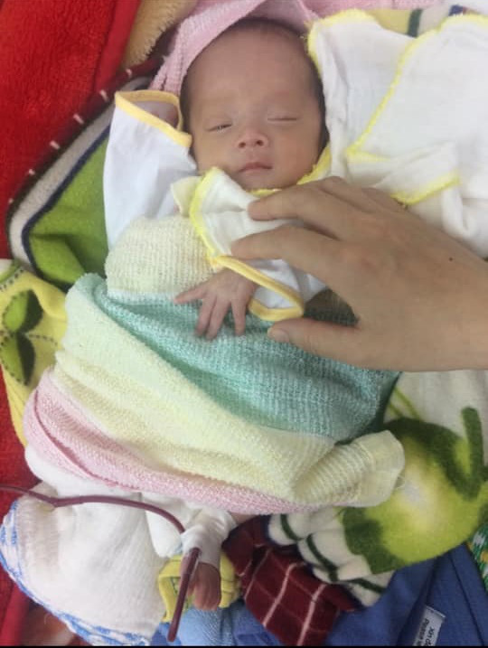 Nhật ký 1 năm nuôi con sinh non nặng 1.3kg, đi 'nghỉ dưỡng' ở viện nhiều hơn ở nhà của mẹ Nghệ An - Ảnh 3