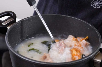 Học người Hàn cách nấu cháo thịt thơm ngon, ai thử cũng thích! - Ảnh 4