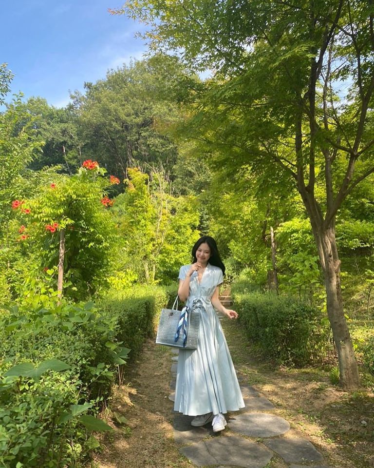 'Công chúa YG' như Jennie: Thảnh thơi đi chơi cũng diện nguyên cây hàng hiệu với giá trị 'khủng' gây choáng - Ảnh 1