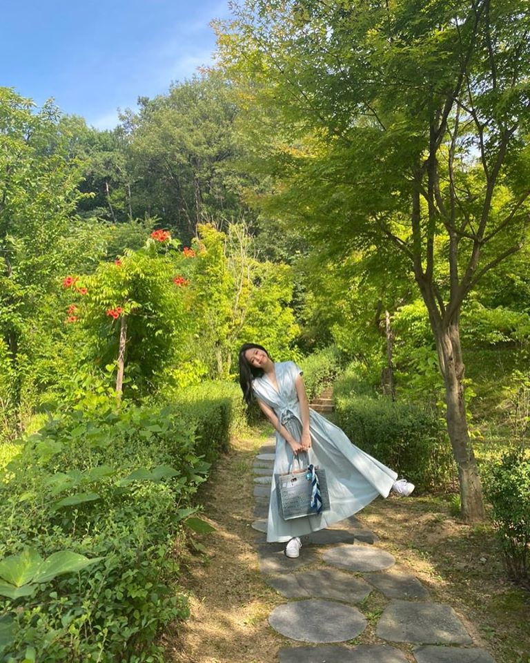 'Công chúa YG' như Jennie: Thảnh thơi đi chơi cũng diện nguyên cây hàng hiệu với giá trị 'khủng' gây choáng - Ảnh 2