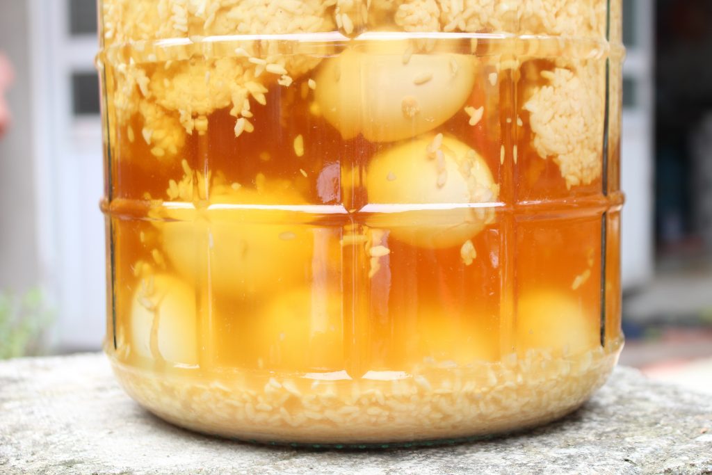 Rượu nếp ngâm trứng gà mật ong có nhiều công dụng tốt cho sức khỏe 
