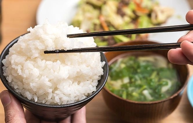 Sự khác biệt trong cách ăn uống ở Nhật và ở Việt Nam: 3 món thực phẩm nước bạn ăn ít, chúng ta lại ăn nhiều dễ gây ung thư   - Ảnh 2