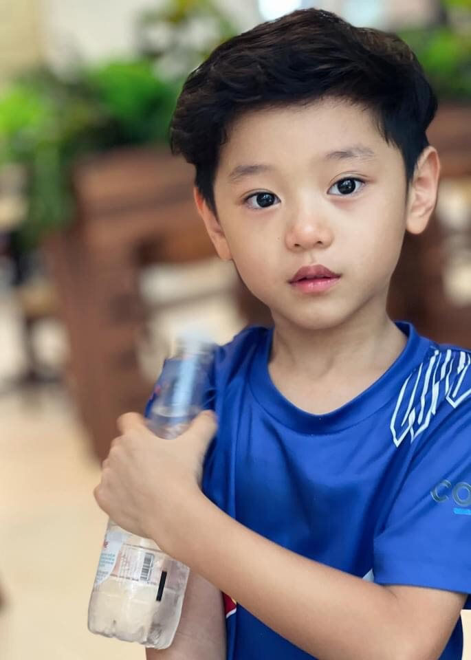 Hội nhóc tỳ nổi tiếng Vbiz sở hữu hàng triệu người hâm mộ của sao Việt, visual đỉnh nhất phải kể tới bé Bo- con trai của Hòa Minzy - Ảnh 15