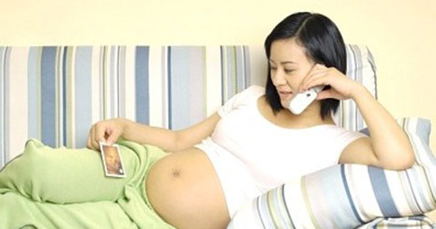 Tác hại của việc “nghiện điện thoại” có thể mẹ bầu chưa biết - Ảnh 2