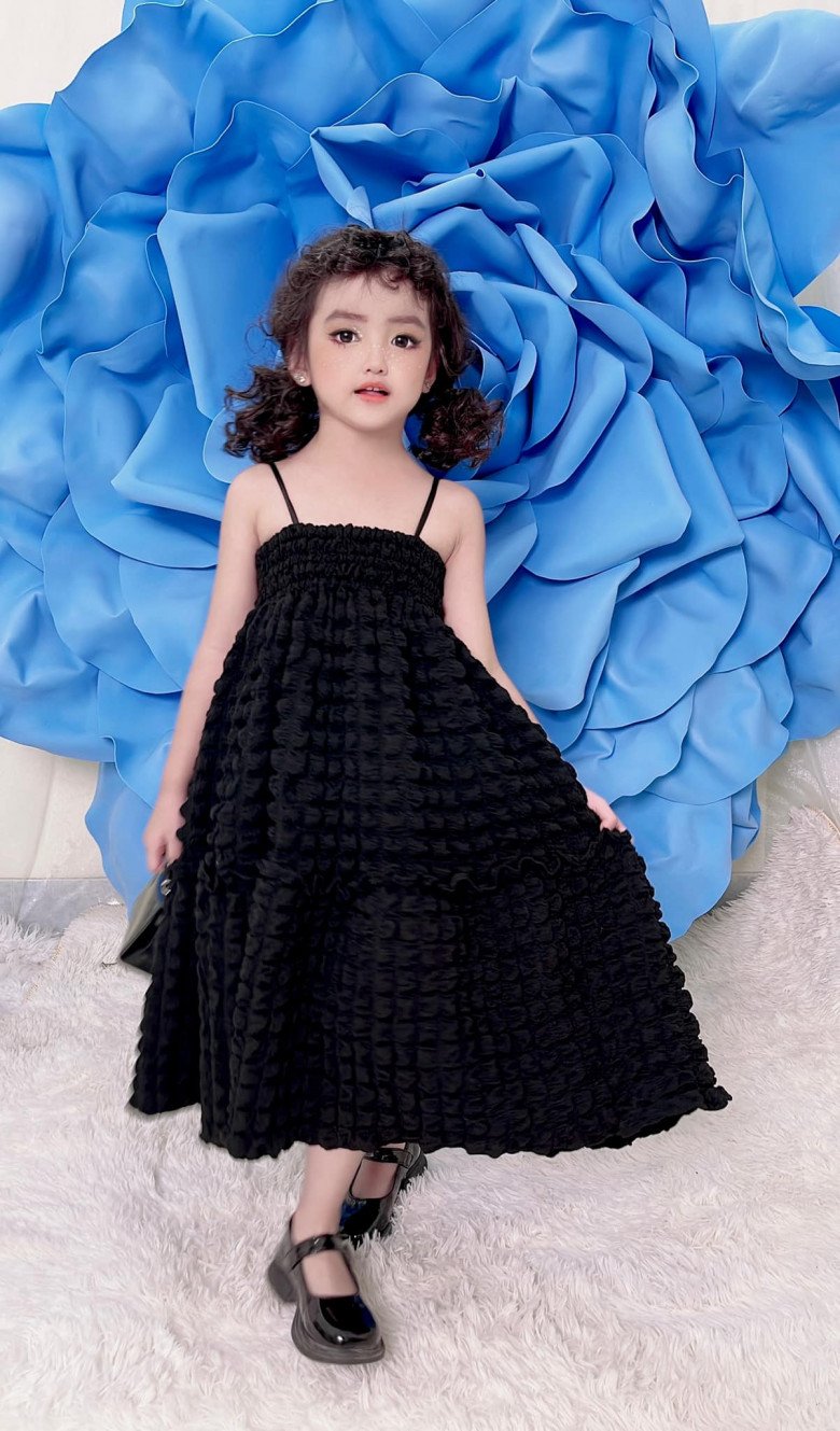 Bé gái Việt 5 tuổi xinh như thiên thần đi làm tóc được dân tình rần rần 'xin vía' nườm nượp - Ảnh 7