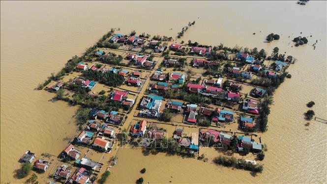 Bão số 8 suy yếu Hà Tĩnh vẫn ngập sâu, đường sắt thiệt hại hàng chục tỷ đồng - Ảnh 2
