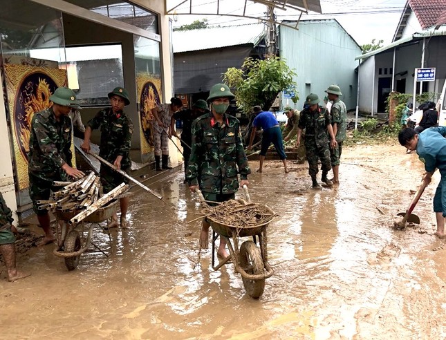 Hiện trường hoang tàn sau ảnh hưởng của cơn bão số 1 (Talim) ở Gia Lai, Kon Tum - Ảnh 4