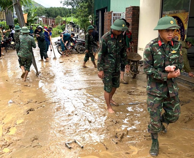 Hiện trường hoang tàn sau ảnh hưởng của cơn bão số 1 (Talim) ở Gia Lai, Kon Tum - Ảnh 3