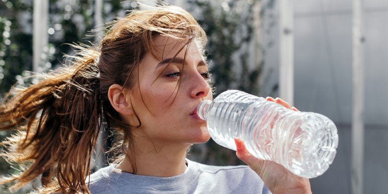 Tại sao chúng ta không nên tái sử dụng chai nước bằng nhựa? - Ảnh 4