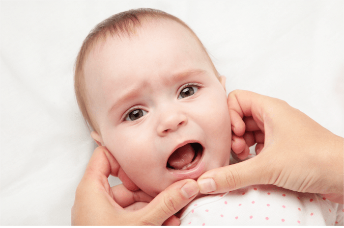 Trẻ 2 tháng mọc răng có nguy hiểm không? - Ảnh 2
