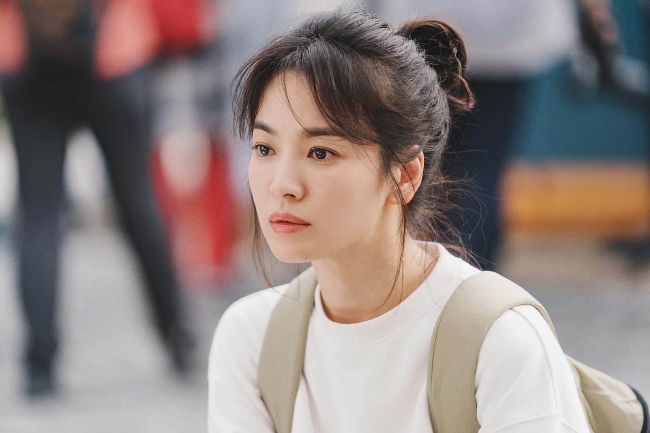 Bí quyết nào giúp Song Hye Kyo ở tuổi U50 vẫn giữ được làn da mộc đẹp xuất sắc và vóc dáng như thuở đôi mươi? - Ảnh 1