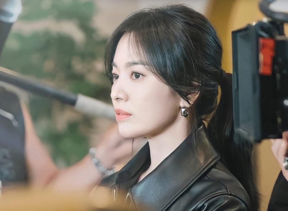 Bí quyết nào giúp Song Hye Kyo ở tuổi U50 vẫn giữ được làn da mộc đẹp xuất sắc và vóc dáng như thuở đôi mươi? - Ảnh 3