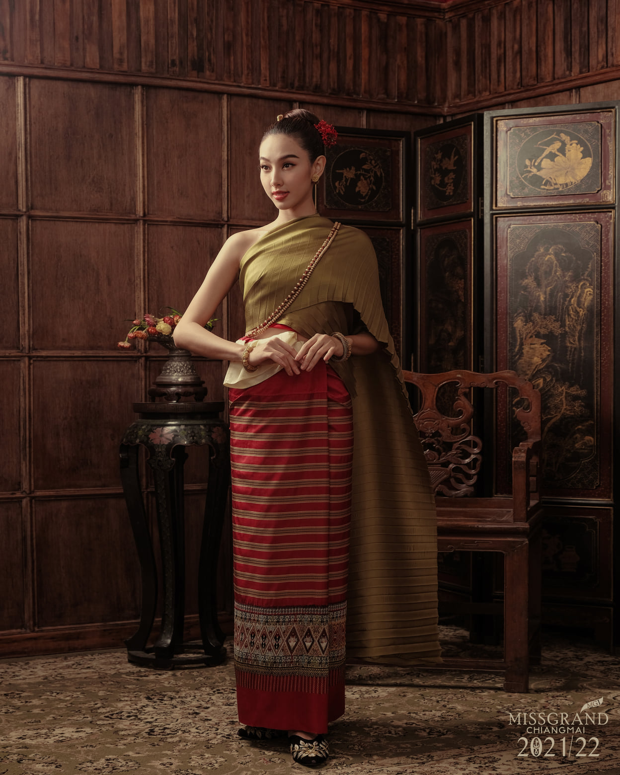 Hoa hậu Thuỳ Tiên mặc trang phục truyền thống Thái Lan cực xinh, fan liền đề nghị 'đi đóng phim Thái thôi chị' - Ảnh 5