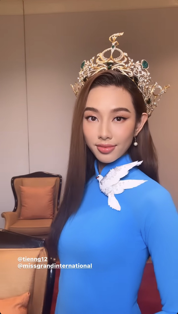 Hoa hậu Thuỳ Tiên mặc trang phục truyền thống Thái Lan cực xinh, fan liền đề nghị 'đi đóng phim Thái thôi chị' - Ảnh 2