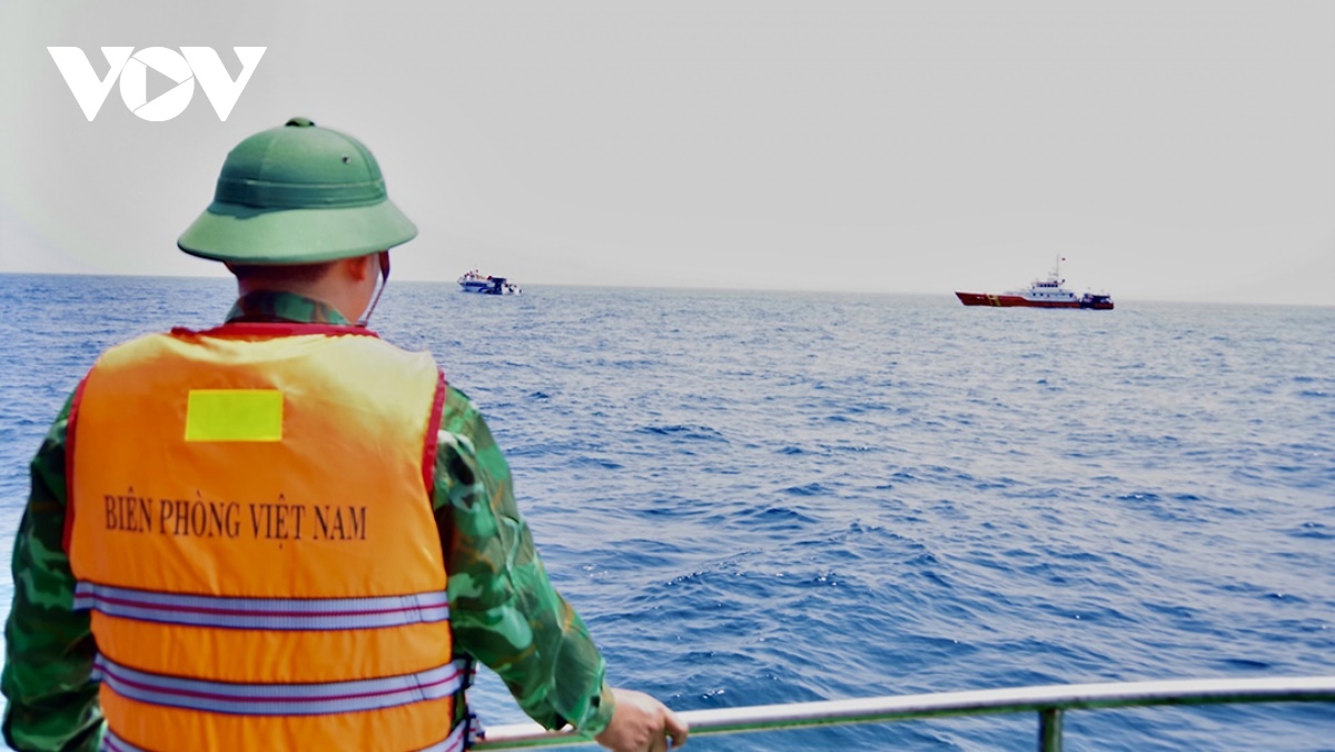 Vụ chìm tàu kéo sà lan gần đảo Lý Sơn: Đã vớt thêm 1 thi thể - Ảnh 2