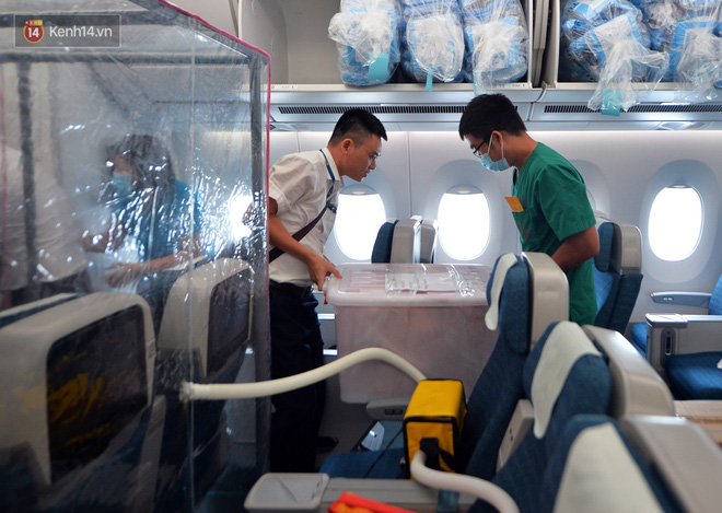 Ảnh: Bên trong chuyến bay đặc biệt đón 120 công dân nhiễm Covid-19 tại Guinea Xích đạo về nước - Ảnh 12