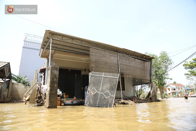 Nhà bị lũ cuốn, người đàn ông gửi vợ con cho người thân rồi xung phong đi cứu trợ người dân ngập lụt - Ảnh 3