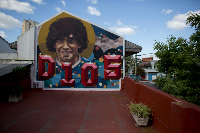 Khám phá nơi yên nghỉ cuối cùng của Maradona, căn nhà 'Cậu bé Vàng' từng sống thuở chưa nổi tiếng - Ảnh 1