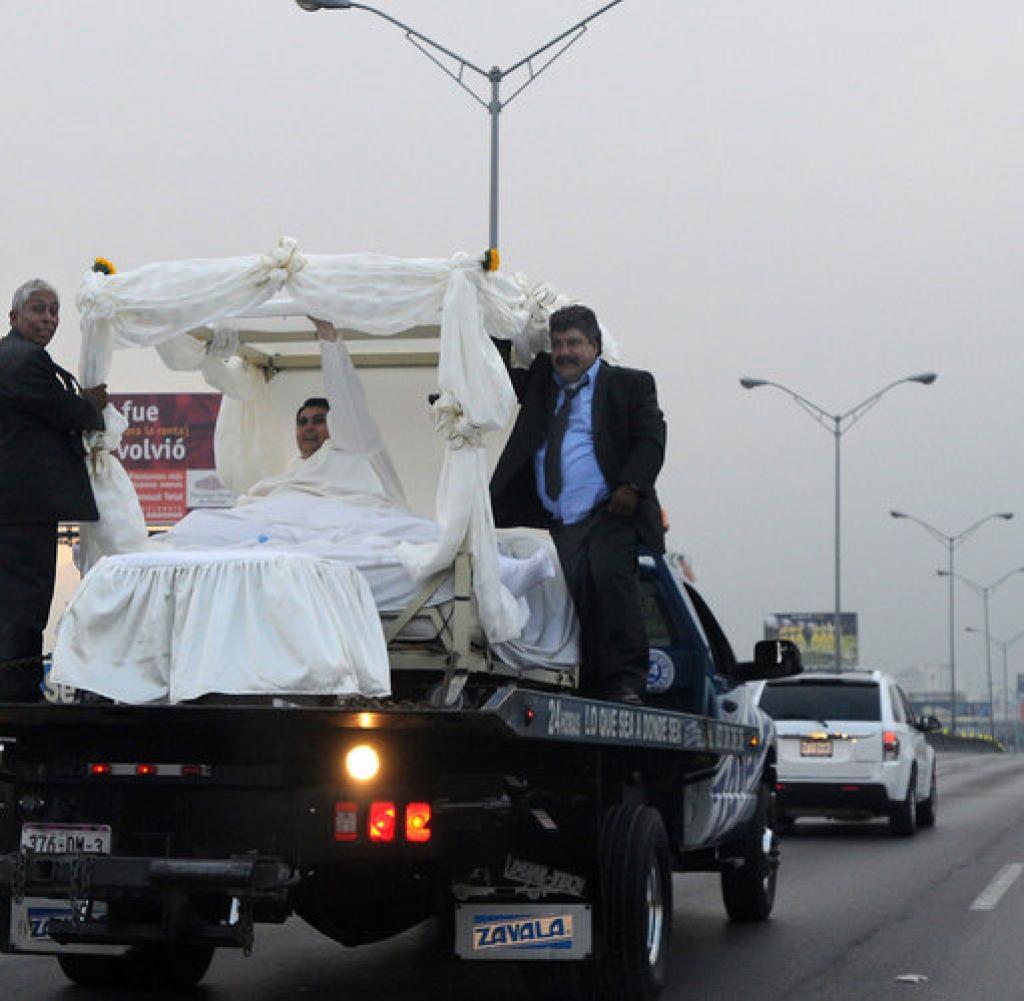 Cận cảnh cuộc sống của người đàn ông nặng nhất thế giới gần 600kg, cả khi cưới và lúc chết đưa tang đều phải thuê xe tải cỡ lớn - Ảnh 8