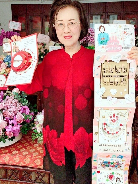 Sắp sửa đón sinh nhật tuổi 84, mẹ đẻ của ''Hoàn Châu Cách Cách'' khiến netizen phát sốt với nhan sắc ''lão hóa ngược'' - Ảnh 2