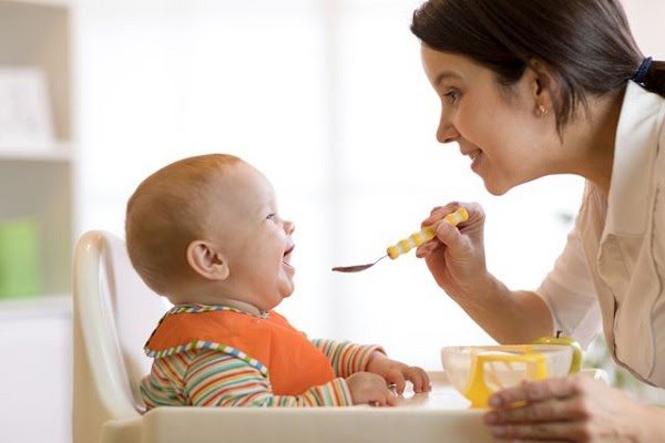 Cho trẻ uống sữa công thức hoặc ăn thức ăn đặc vào ban đêm có thực sự giúp trẻ ngủ ngon hơn không? - Ảnh 4