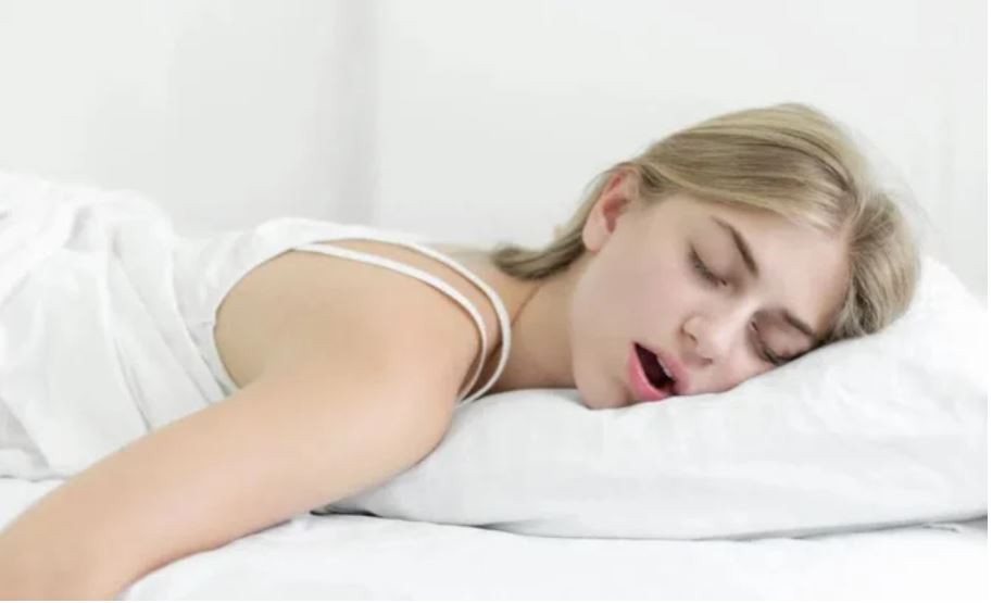 Ai cũng từng gặp những hiện tượng này khi ngủ nhưng không ngờ là dấu hiệu cảnh báo nhồi máu não - Ảnh 1