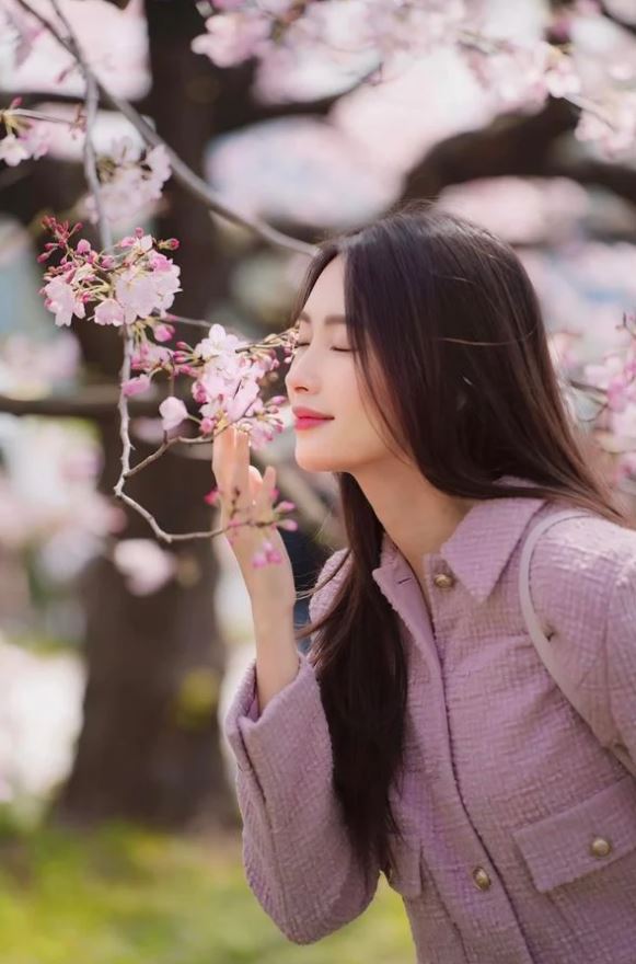 Mỹ nhân Việt sang Nhật ngắm hoa anh đào: Người như nữ sinh, người diện “cây” hiệu vài trăm triệu - Ảnh 1