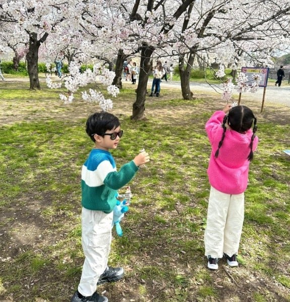 Mỹ nhân Việt sang Nhật ngắm hoa anh đào: Người như nữ sinh, người diện “cây” hiệu vài trăm triệu - Ảnh 3