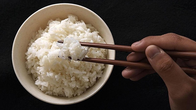 Bất ngờ về kiểu ăn cơm trắng của người Nhật nhiều năm không mắc bệnh tiểu đường: Để cơm vào tủ lạnh, kết hợp nhiều thành phần - Ảnh 3