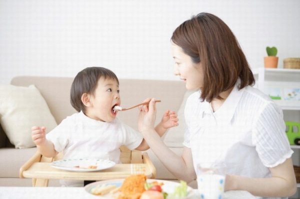Chấm dứt 'cuộc chiến' trên bàn ăn cùng những bí quyết đơn giản mà các mẹ có thể áp dụng cho trẻ từ 1 đến 3 tuổi - Ảnh 7
