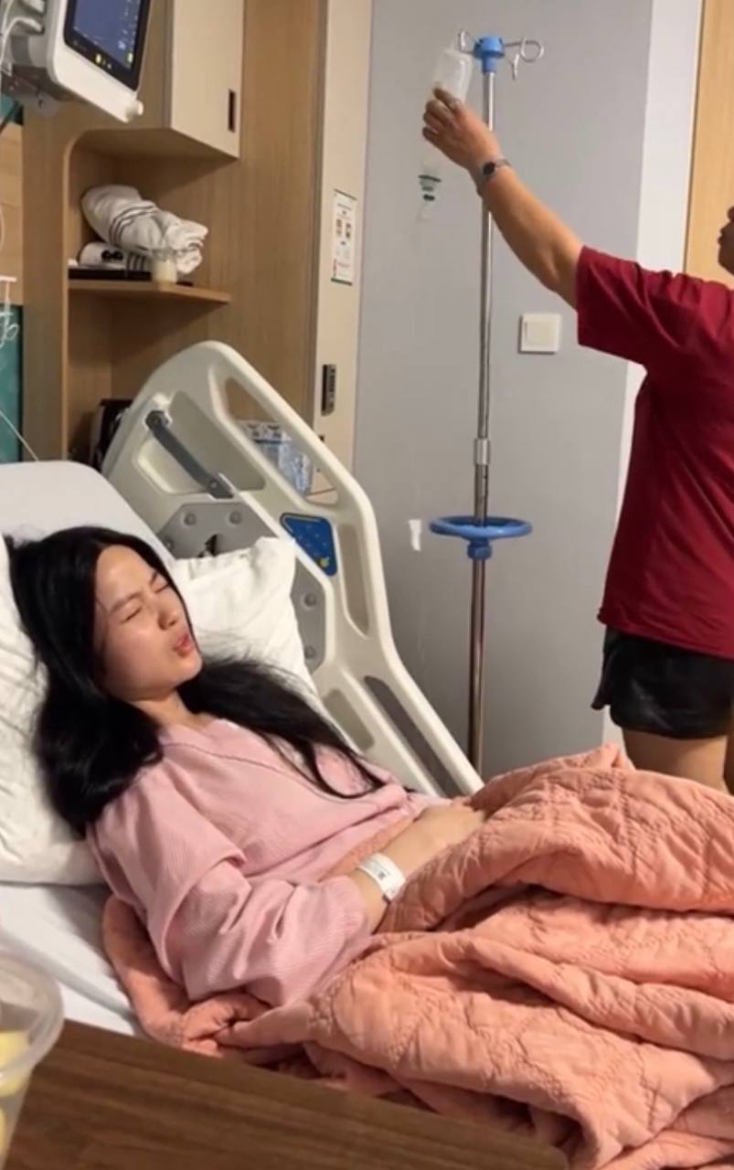 Bạn gái Quang Hải lộ rõ gương mặt đau đớn, xanh xao trên giường bệnh sau thông tin nhập viện nghi muốn kết thúc cuộc đời - Ảnh 2